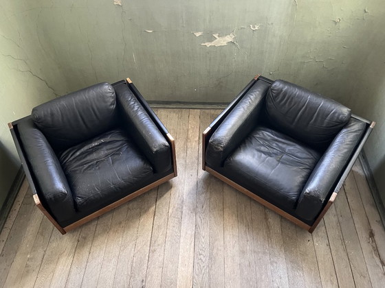 Image 1 of Gestoffeerde fauteuil 920 in hout en leer van Afra en Tobia Scarpa (jaren 70)