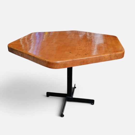 Charlotte Perriand Les Arcs Table Hexagonale Années 1970 – Metal, Wood, Vintage (photo 3 of 5)