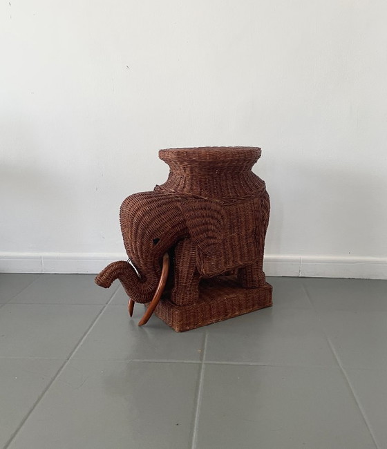 Image 1 of Tavolino vintage a forma di elefante degli anni '70.