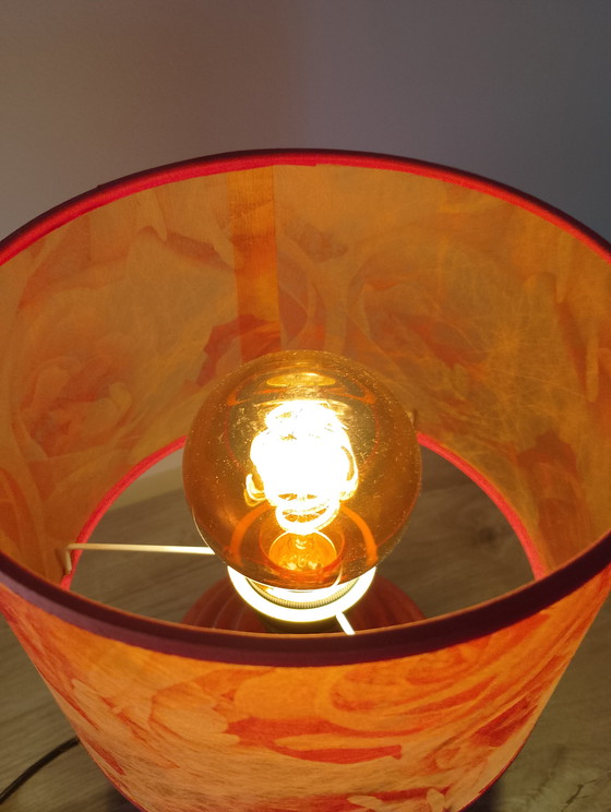 Image 1 of Lampe vintage porcelaine de Bruxelles abat jour fibre de verre excellent état rouge 