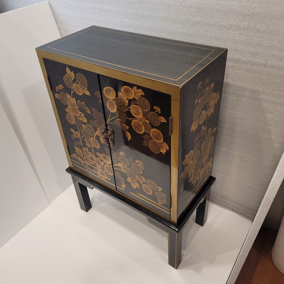 Image 1 of Cabinet “Crisantemos”, Laca Urushi-E, Periodo Showa, S. Xx - Japón