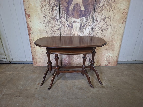 Image 1 of Set di due tavolini classici, dimensioni 70x36cm e altezza 44cm.