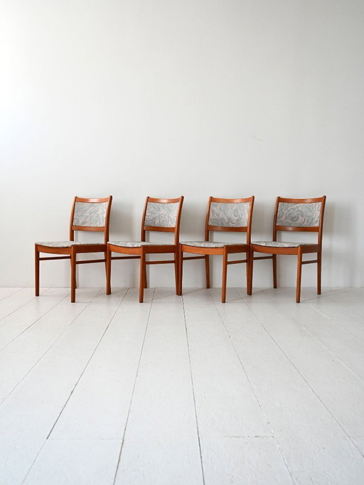 Ensemble de 4 chaises scandinaves en teck des années 1960 avec tapisserie d'origine