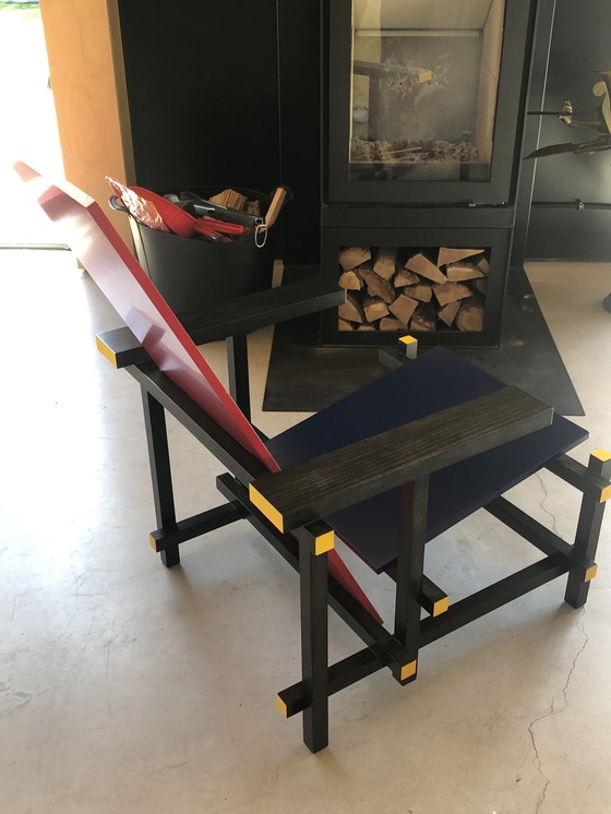 Image 1 of Cassina Rietveld 635 Chaise design rouge et bleue