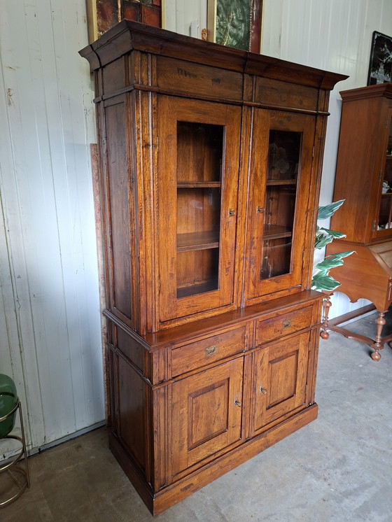 Image 1 of Vetrina classica, vetrina in legno di ciliegio, dimensioni 130x55cm e altezza 219cm.