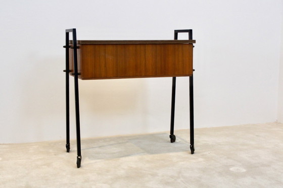 Niederländischer Teak Sammlerschrank und Nähtisch, Aufbewahrungsschrank, Holz, Metall, Schwarz, Vintage (Foto 10 von 13)