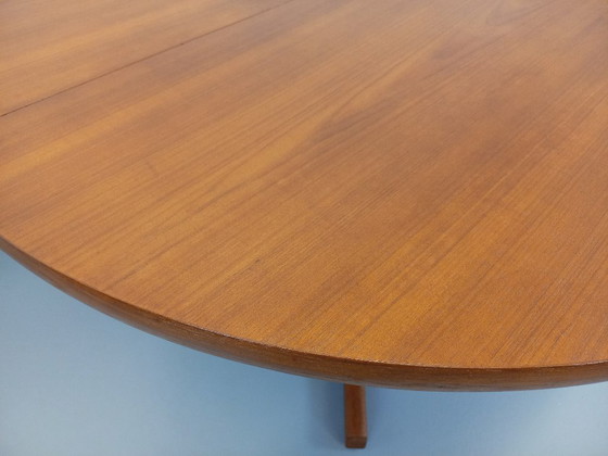 Image 1 of Table à manger ronde scandinave vintage en teck des années 60 avec rallonges