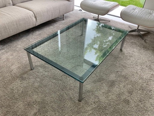 Cassina Le Corbusier niedriger Röhren-Couchtisch LC-10 P