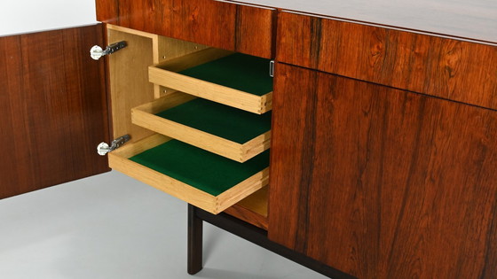 Image 1 of Ib Kofod-Larsen, Rozenhout Credenza. Denemarken, ca.1960