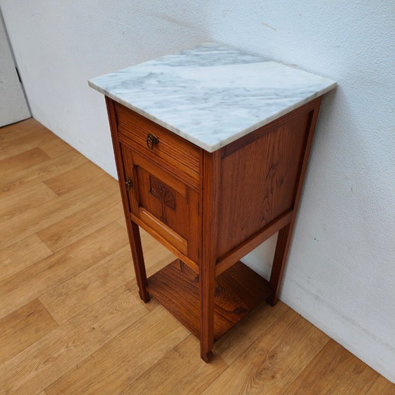Image 1 of Table de chevet ancienne vintage avec plateau en marbre