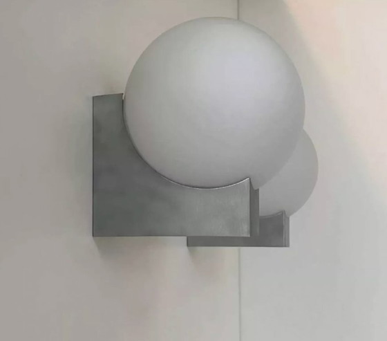 Image 1 of Coppia di applique in metallo spazzolato e vetro opalino, Francia 1970