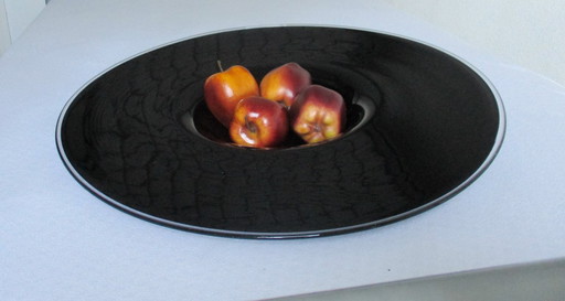 Cuenco grande de 58 cm y 4,5 kg, color negro con borde transparente, fabricado en Dinamarca.