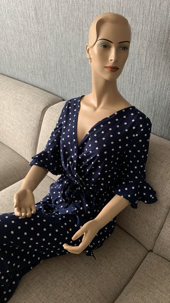 Image 1 of Vrouwelijke Mannequin