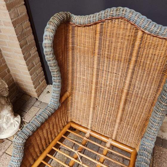 Image 1 of Poltrona lounge e poggiapiedi in rattan in stile French Grange.