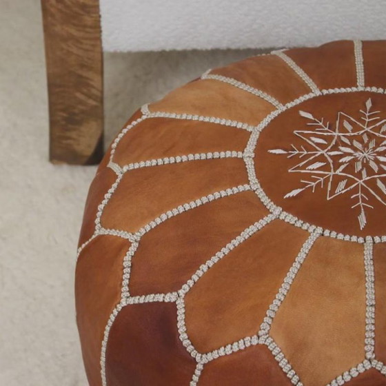 Pouf marocain en cuir naturel fait main – Camel – Ø 55 cm – Coussins, Leather (photo 3 of 5)