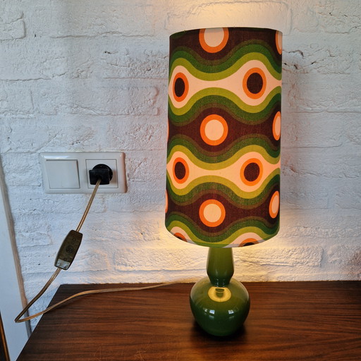 Vintage-Lampe im flippigen Stil der 60er Jahre