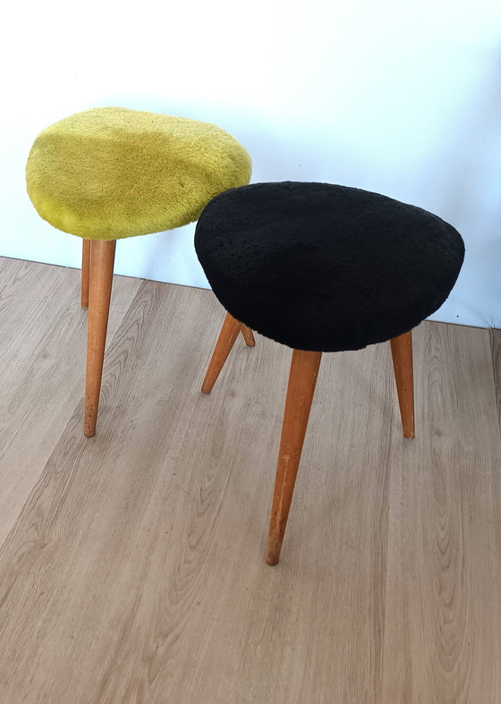 Image 1 of Deux tabourets des années 50