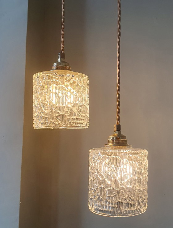 Image 1 of Ensemble de deux suspensions vintage en verre épais texturé. Style milieu du siècle.