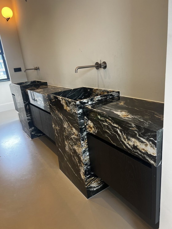 Image 1 of Luxuriöse Badezimmermöbel aus Marmor