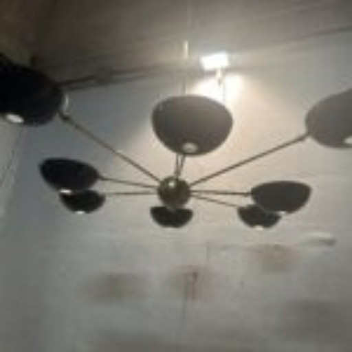 Plafonnier à huit bras avec abat-jour noirs en forme de bol
