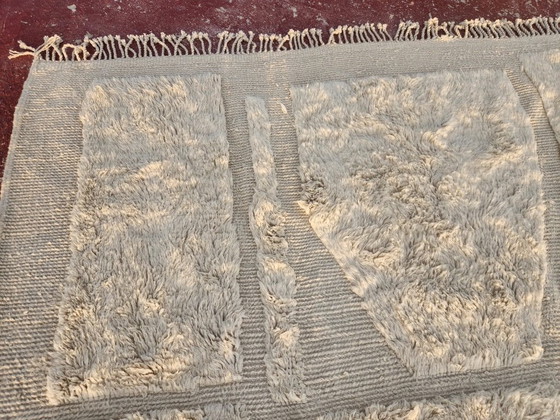 Image 1 of Grande tappeto marocchino Beni Ourain 350 x 250 cm – Tappeto berbero in lana tessuto a mano nei colori avorio e grigio