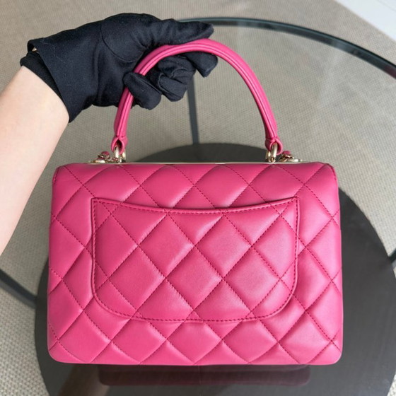 Image 1 of Borsa Chanel Trendy CC piccola - Pelle di agnello trapuntata rosa acceso con finiture dorate, serie 24