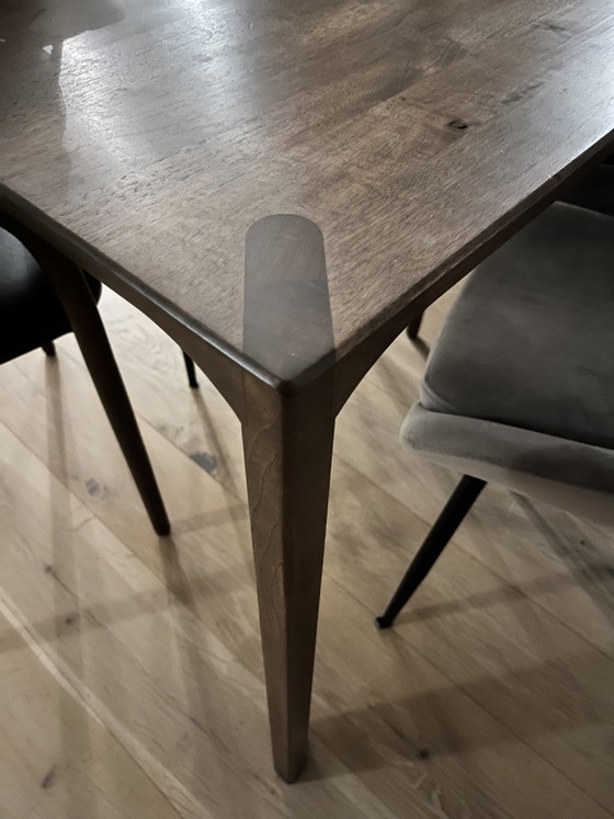 Image 1 of Table artisanale en noyer massif