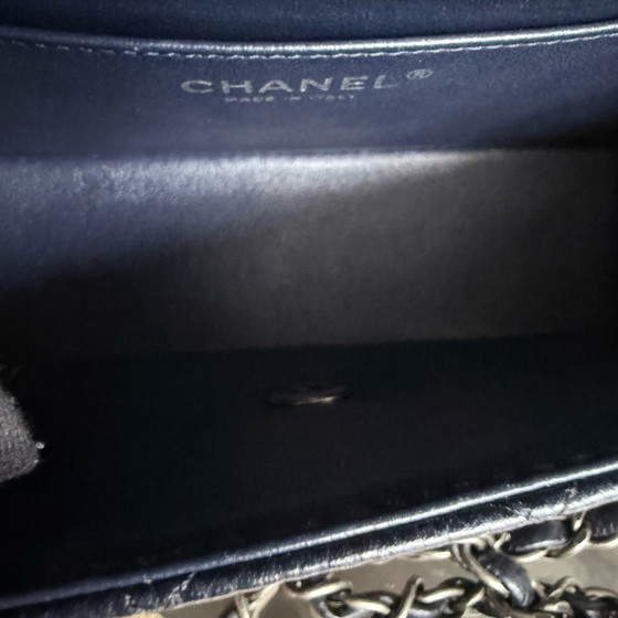 Image 1 of Borsa Chanel Caviar Mini Rectangle Classic Flap - 20 cm trapuntata blu notte, finiture in rutenio argentato, serie 21