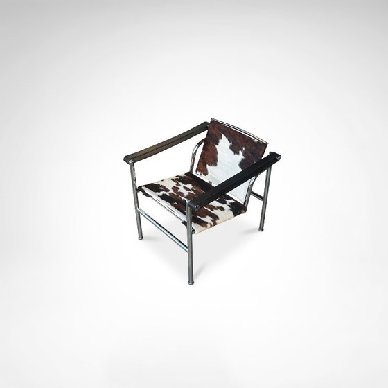 Image 1 of LC1 fauteuil van ponyhuid, ontworpen door Le Corbusier e.a. voor Cassina, jaren 80.