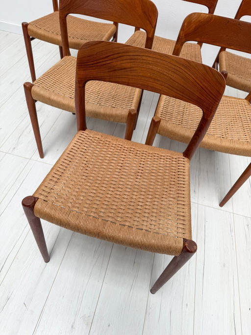 Set van 6 Deense teakhouten eetkamerstoelen nr. 75 van Niels Otto Møller voor JL Møller – jaren 1950 Papercord stoelen