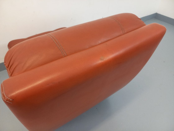 Image 1 of Vintage Roche Bobois-fauteuil in chroom en tegelkleurig leer uit de jaren 70.