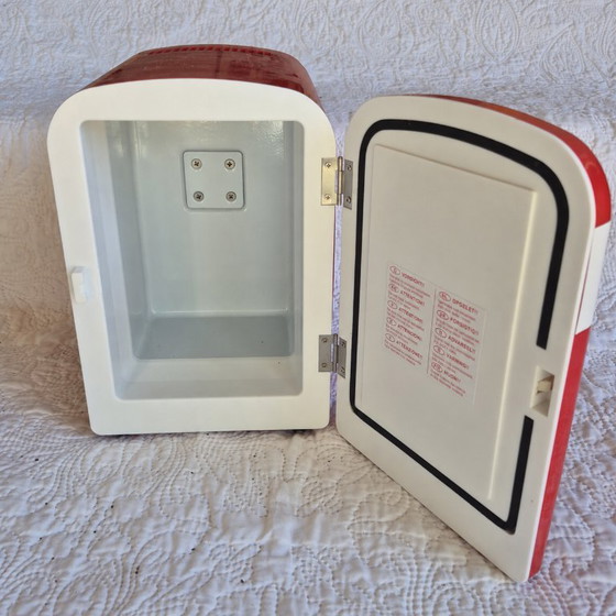 Coca-Cola « Ice Cold » 4-liter Mini-Fridge – Red and White Retro Design – Decorative Objects, Plastic (photo 3 of 14)