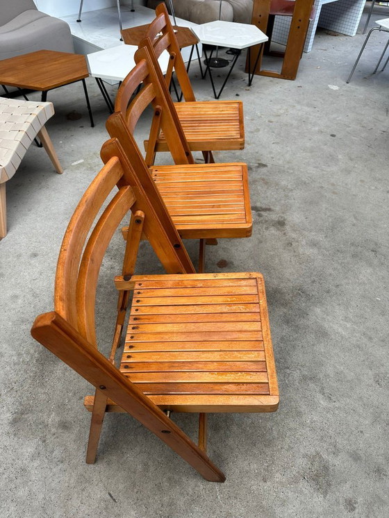 Image 1 of Chaises pliantes vintage en bois (plusieurs disponibles)