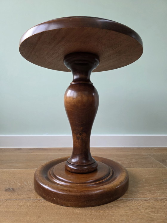 Image 1 of élégante table d'appoint vintage en bois massif