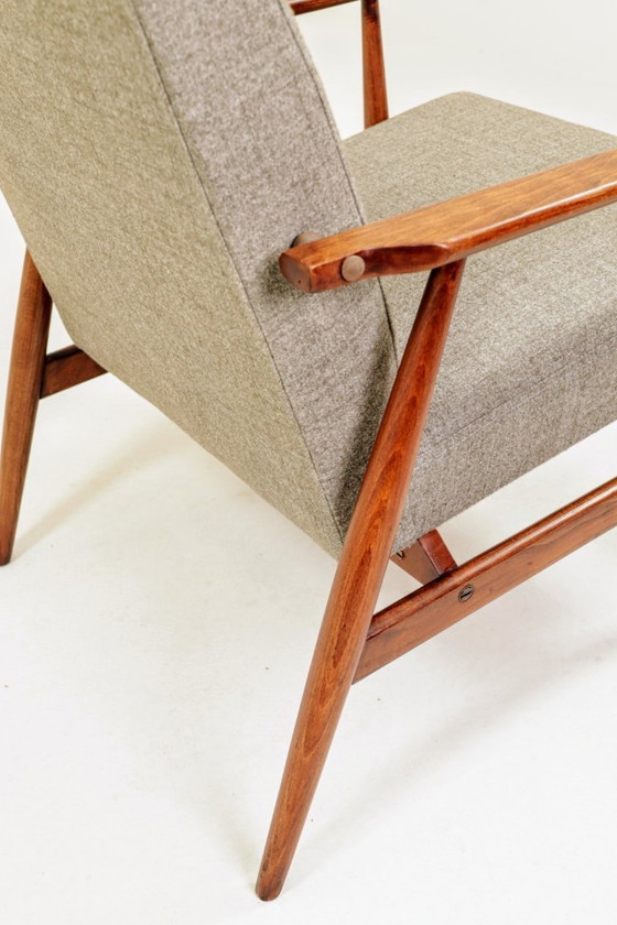 Image 1 of Scandinavische loungestoel met grijze zachte bekleding | Opgeknapte vintage fauteuil