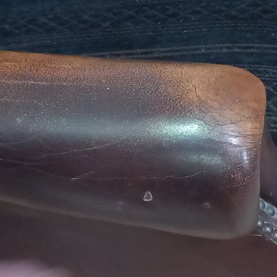 Image 1 of Steigern Sie Ihr Wohngefühl mit diesem beeindruckenden Set Chesterfield-Ohrensesseln aus Kuhfell!