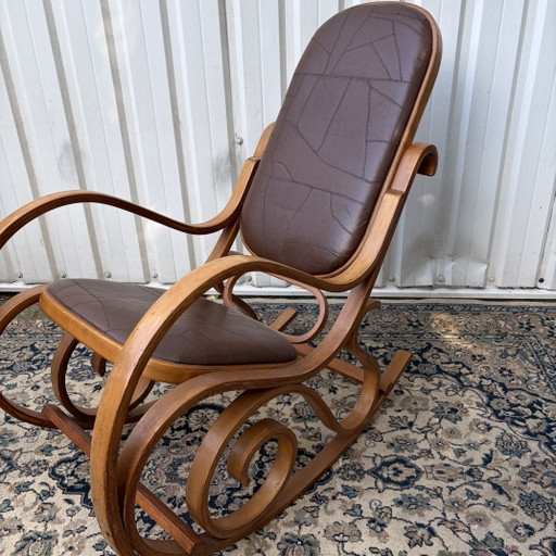 Fauteuil à bascule de style Thonet du milieu du siècle – schommelstoelen, Leather, Wood (photo 2 of 6)