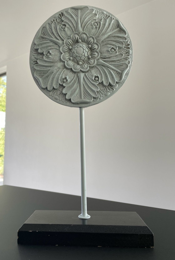 Image 1 of Rosette de feuilles d'acanthe en plâtre, 36 cm de haut