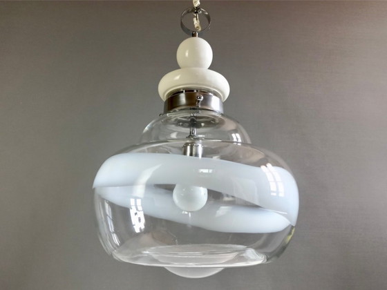 Image 1 of Lampada a sospensione italiana Space Age degli anni '60 in vetro di Murano e montatura cromata.