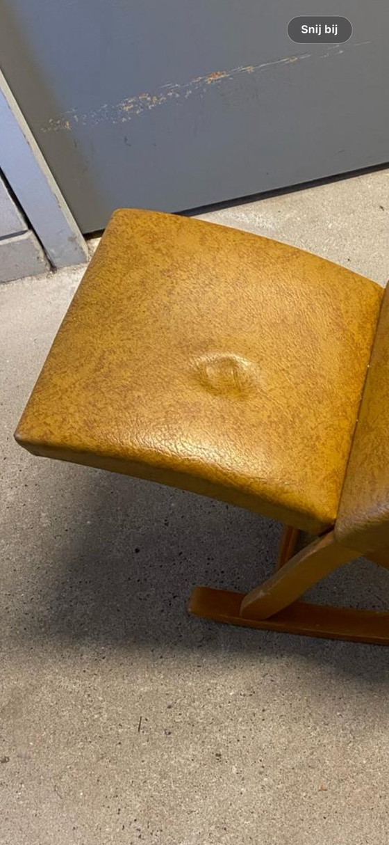 Image 1 of Vintage schommelvoetenbankje