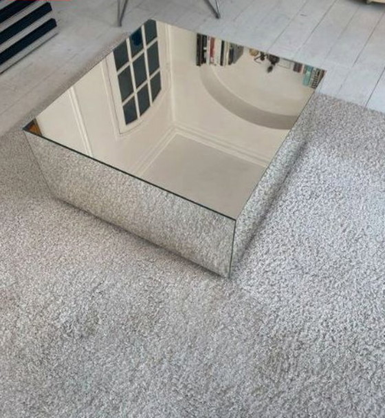 Image 1 of Kristina Dam. Table miroir. Table basse.