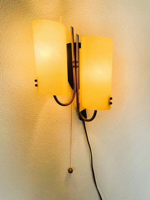 Applique murale à double lumière beige et verte, moderne du milieu du siècle, avec cordon de tirage, années 1970.