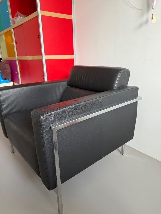 Image 1 of Poltrona Harvink Forum in pelle nera