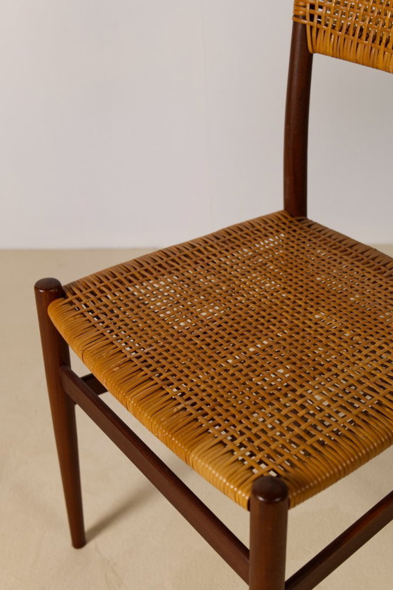 Image 1 of Set van 4 Italiaanse eetkamerstoelen van teakhout en rotan.