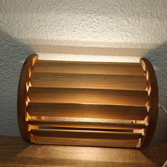 Image 1 of Prachtige vintage IKEA wandlampen – set van 2 | Verstelbare houten lamellen | Warm lichteffect