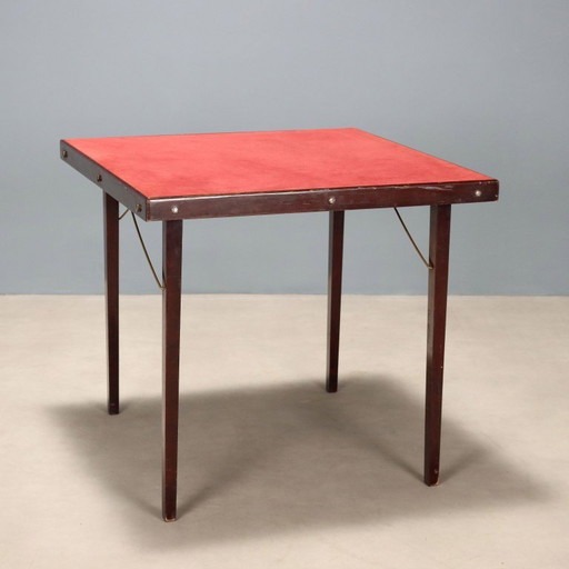 Folding game table