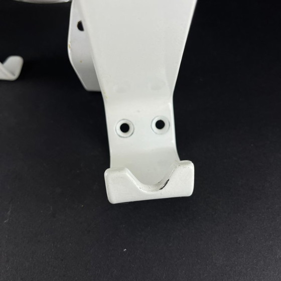 Set of 4 vintage wall hooks – Space Age design, white metal & transparent acrylic – Coat racks, Plexiglass (photo 12 of 17)