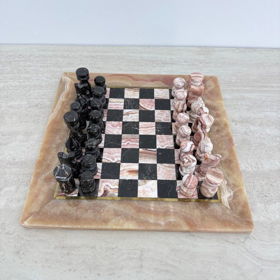 Image 1 of Scacchiera in marmo anni '70 rosa con bordo nero e rame
