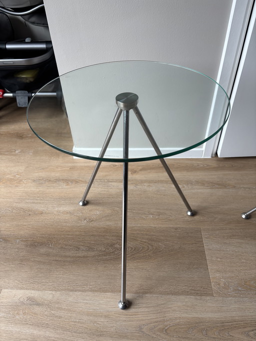 Dos (2) mesas auxiliares de diseño retro de vidrio