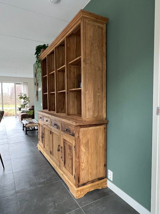 Bibliothèque en teck sur buffet